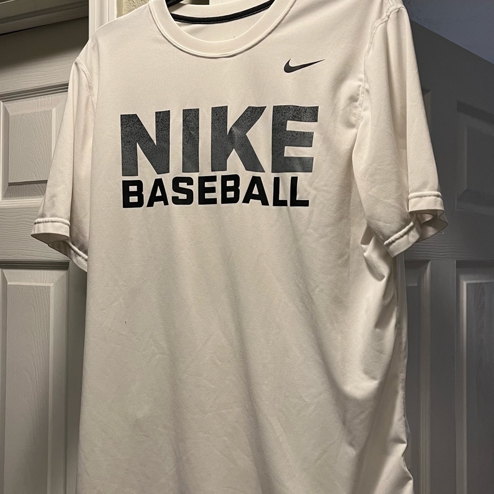 Men’s Nike Dri-fit Size Medium